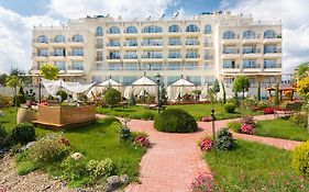 Therma Palace - Balneo Spa, Free Parking & Beach